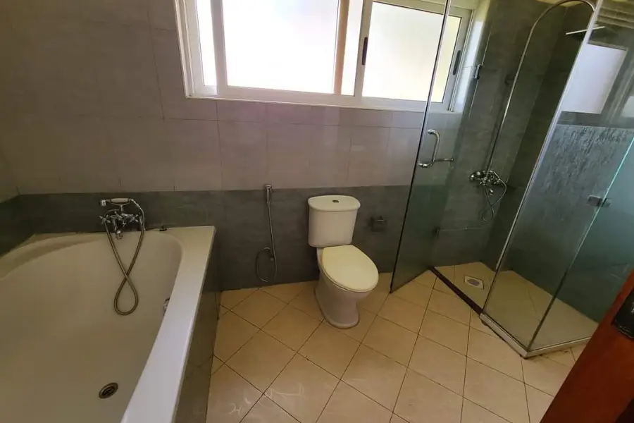 5 bedroom villa for sale in Muyenga (2)