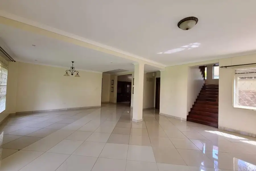 5 bedroom villa for sale in Muyenga (3)