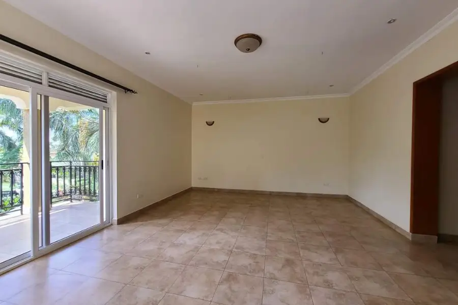 5 bedroom villa for sale in Muyenga (5)