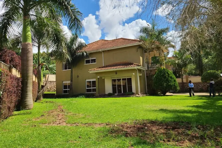 5 bedroom villa for sale in Muyenga (6) 5 Bedroom Villa For Sale in Muyenga front compound